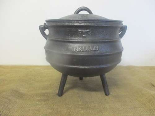 Relisted ....Bull Of A Potjie Pot....An Outstanding No 3 Inkunzi 3 Legged Solid Cast Iron Potjie Pot