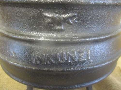 Relisted ....Bull Of A Potjie Pot....An Outstanding No 3 Inkunzi 3 Legged Solid Cast Iron Potjie Pot