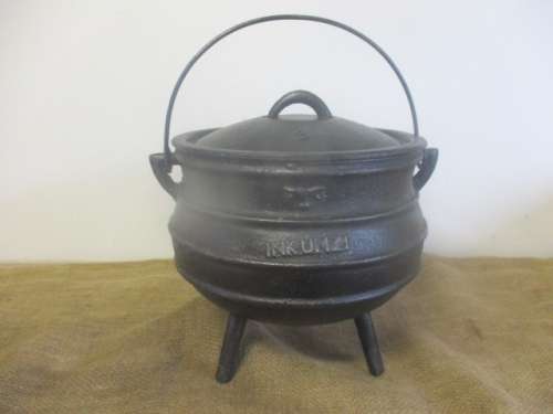 Relisted ....Bull Of A Potjie Pot....An Outstanding No 3 Inkunzi 3 Legged Solid Cast Iron Potjie Pot