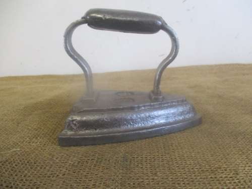 Relisted -  Real Very Nice Antique Cast Iron Sad Iron       1800's