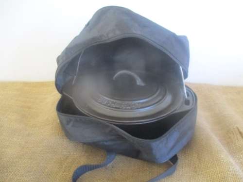 Tops For Potbrood......Nice Size Flat Bottom Bush Baby Cast Iron Pot In Carry Bag