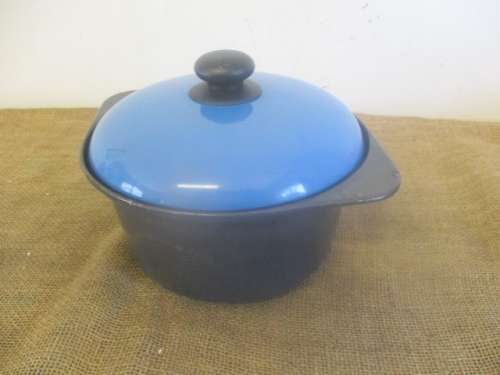 Elegant Enameld Cast Iron Flat Bottom Pot