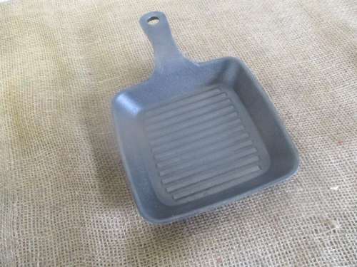 For The Single Camper........Very Cute Little Cast Iron Skillet