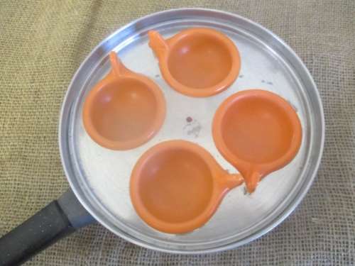 From Yesteryears Kitchen.....Beautiful Vintage Aluminum 4-Egg Poacher Pan    Complete    Mid 1900's