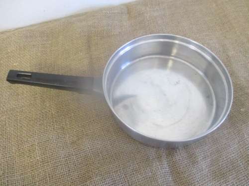 From Yesteryears Kitchen.....Beautiful Vintage Aluminum 4-Egg Poacher Pan    Complete    Mid 1900's