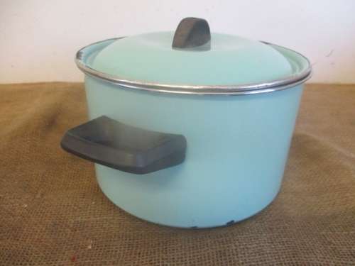 Beautiful Vintage Old Fashioned Enamel Pot In Lovley Turquoise Colour