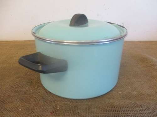 Beautiful Vintage Old Fashioned Enamel Pot In Lovley Turquoise Colour