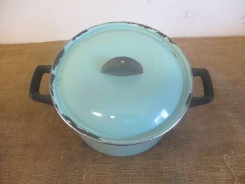 Beautiful Vintage Old Fashioned Enamel Pot In Lovley Turquoise Colour
