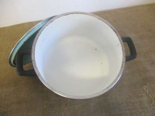 Beautiful Vintage Old Fashioned Enamel Pot In Lovley Turquoise Colour