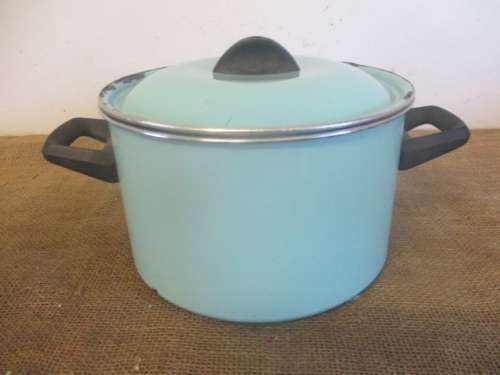Beautiful Vintage Old Fashioned Enamel Pot In Lovley Turquoise Colour