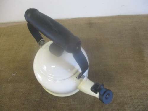 Very Nice Le Creuset Enamel Coating 1.25 US Quarts / 1.1 Litres Whistling Kettle