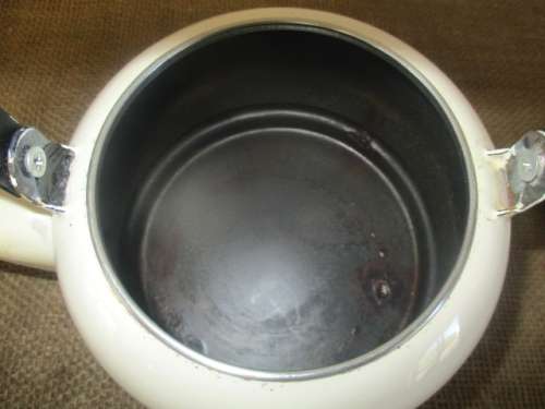 Very Nice Le Creuset Enamel Coating 1.25 US Quarts / 1.1 Litres Whistling Kettle