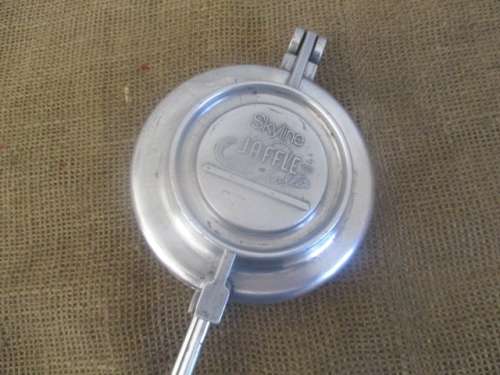 An Old Vintage Skyline Jaffle Pressure Toaster