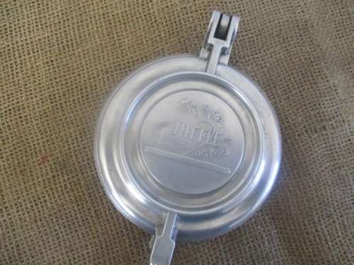 An Old Vintage Skyline Jaffle Pressure Toaster