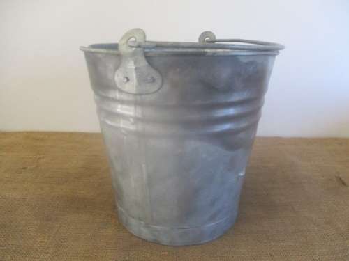 A Lovely Vintage 30liter Heavy Duty Gauge Galvanized Metal Milk Bucket