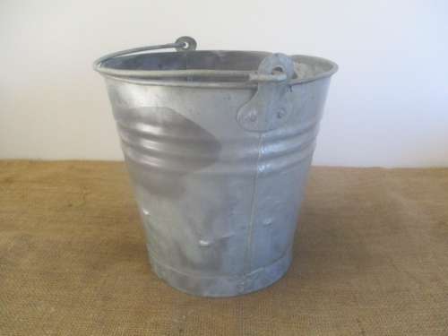 A Lovely Vintage 30liter Heavy Duty Gauge Galvanized Metal Milk Bucket
