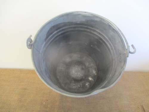 A Lovely Vintage 30liter Heavy Duty Gauge Galvanized Metal Milk Bucket