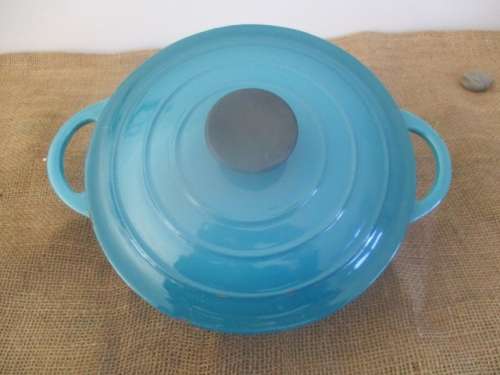 Beautiful Enamel Cast Iron Pot In Lovley Turquoise Colour