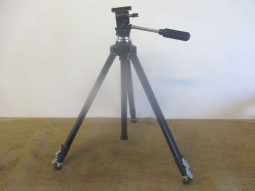 Nice Vivitar No 911 Portable Aluminum Tripod