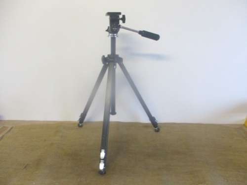 Nice Vivitar No 911 Portable Aluminum Tripod