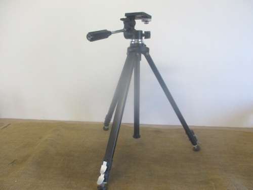 Nice Vivitar No 911 Portable Aluminum Tripod