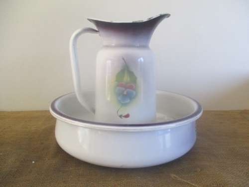 Lovely Vintage 4 Piece Enamel Bathroom Set With Lovely Flower Design