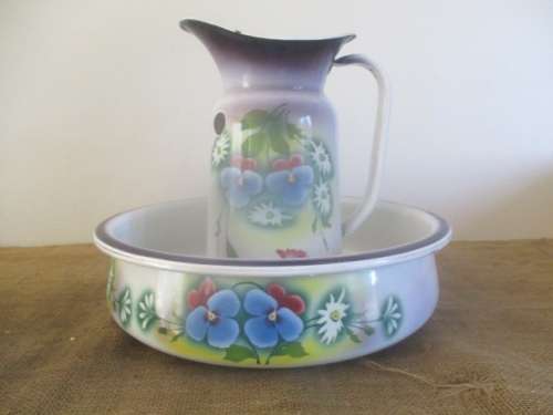 Lovely Vintage 4 Piece Enamel Bathroom Set With Lovely Flower Design