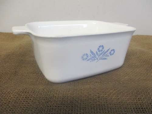 Nice Vintage Corning Ware P - 4 - B   1 1/2QT Baking Dish       Made In USA