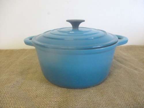 Lovely Large Enameld Cast Iron Pot In Beautiful Turquoise Colour