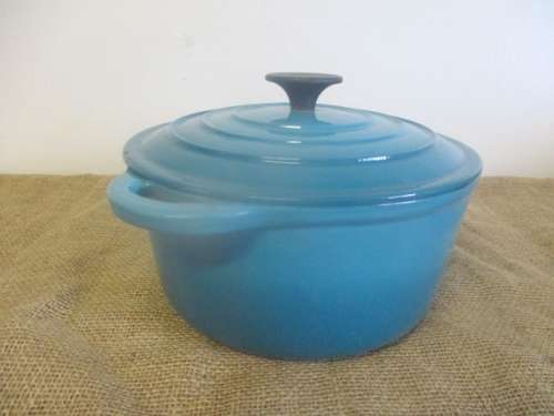 Lovely Large Enameld Cast Iron Pot In Beautiful Turquoise Colour