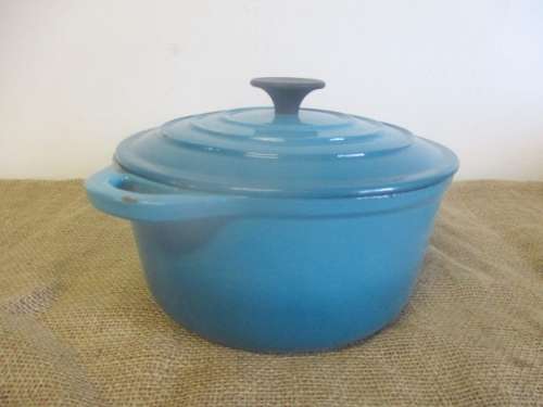 Lovely Large Enameld Cast Iron Pot In Beautiful Turquoise Colour