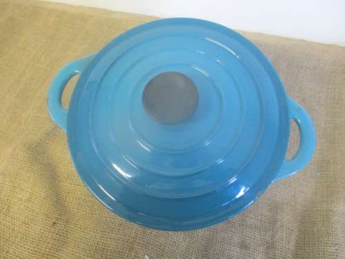 Lovely Large Enameld Cast Iron Pot In Beautiful Turquoise Colour