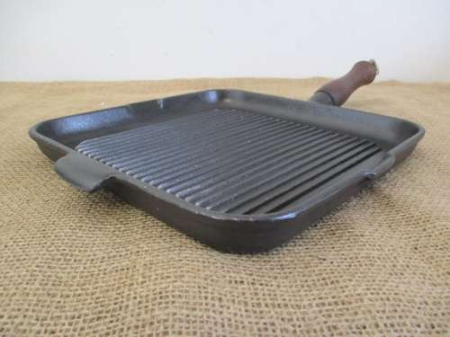 An Excellent Cookwell 30 Cast Iron Steak Pan