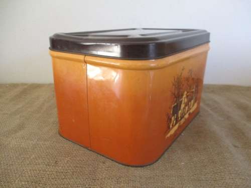 Very Characterful Vintage Retro Metal Bread Bin With Lovely Cape Dutch Farmhouse Display