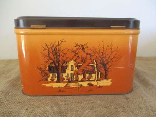 Very Characterful Vintage Retro Metal Bread Bin With Lovely Cape Dutch Farmhouse Display