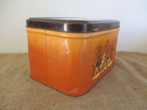 Very Characterful Vintage Retro Metal Bread Bin With Lovely Cape Dutch Farmhouse Display