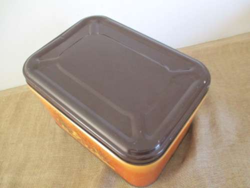 Very Characterful Vintage Retro Metal Bread Bin With Lovely Cape Dutch Farmhouse Display