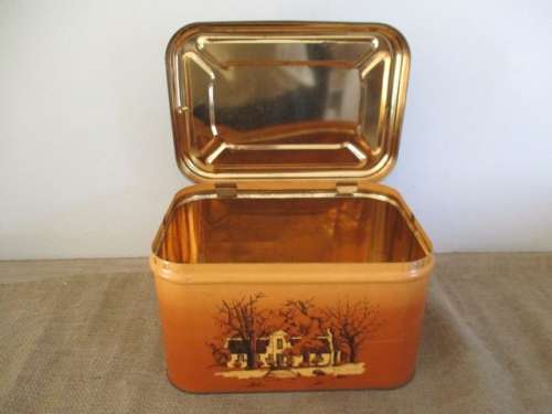 Very Characterful Vintage Retro Metal Bread Bin With Lovely Cape Dutch Farmhouse Display