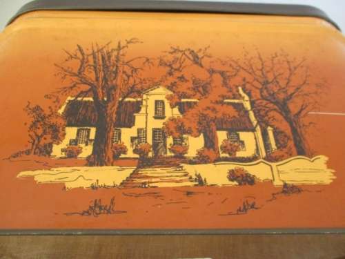 Very Characterful Vintage Retro Metal Bread Bin With Lovely Cape Dutch Farmhouse Display