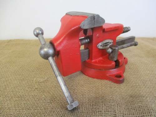Very Nice Vintage Cast Iron Deeland Swivel Head Workshop Bench Vise