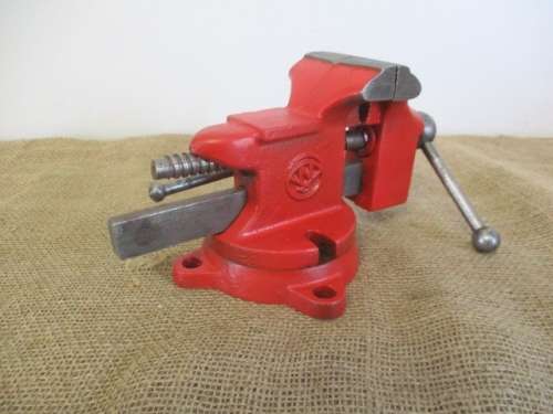 Very Nice Vintage Cast Iron Deeland Swivel Head Workshop Bench Vise