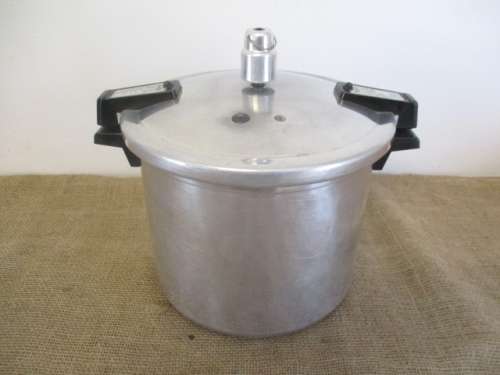 Beautiful Vintage Presto Model 708 B Pressure Cooker By National Cooker Company (England) Limited