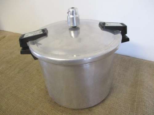 Beautiful Vintage Presto Model 708 B Pressure Cooker By National Cooker Company (England) Limited