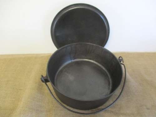 Get Ready For This Festive Season...With This Nice Large Size Falkirk No 6 Cast Iron Flat Bottom Pot