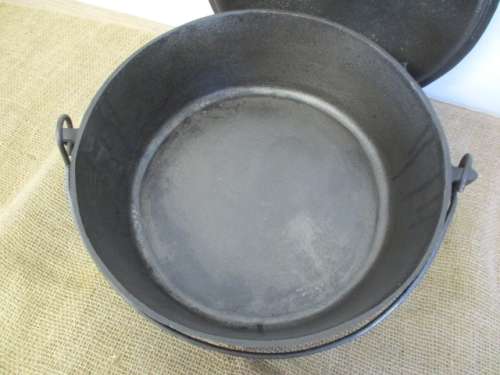 Get Ready For This Festive Season...With This Nice Large Size Falkirk No 6 Cast Iron Flat Bottom Pot