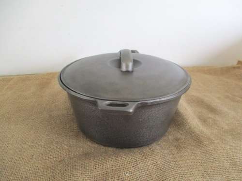 Brilliant Cast Iron Flat Bottom Pot With Sizable Depth