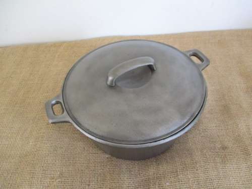Brilliant Cast Iron Flat Bottom Pot With Sizable Depth