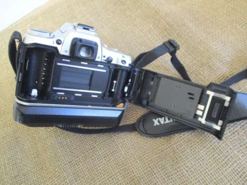 For StoSim Bid Only - Vintage Pentax MZ -7 SLR Camera With Attached Pentax 28 - 80 Lens