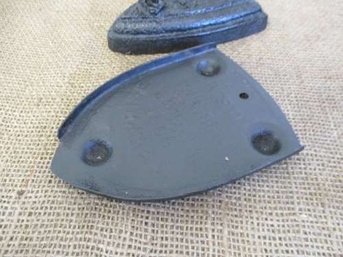 For Deputy  Bid  - Genuine Antique Cast Iron Crane No 4 Sad Iron On Enterprise 8397 Metal Trivet