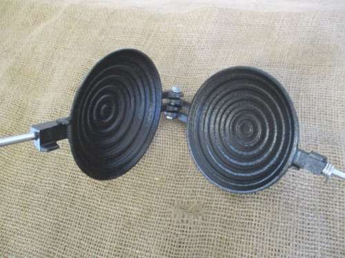 Beautiful Cast Iron Jaffle Maker